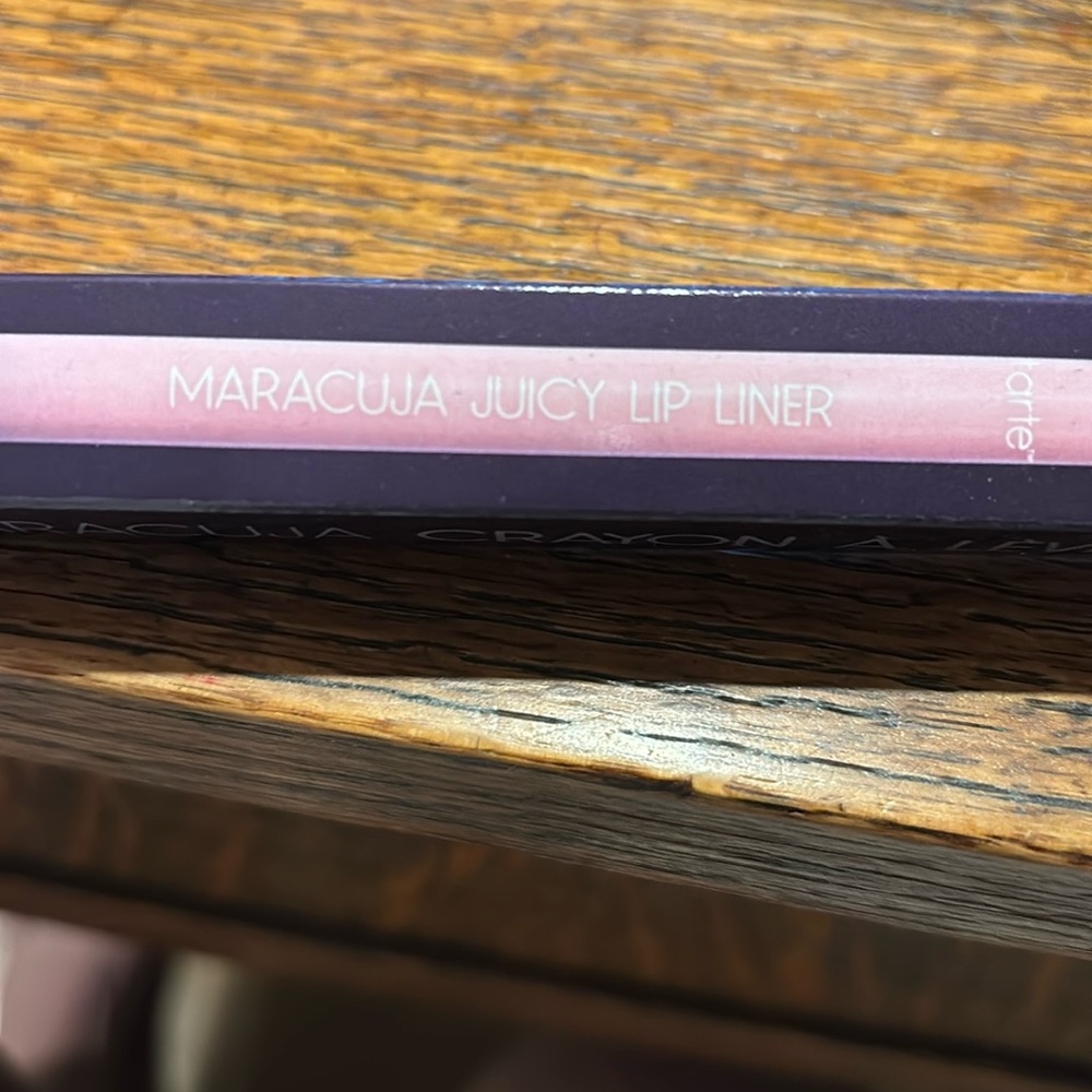 NIB Maracuja Juicy Lip Liner in shade mauve